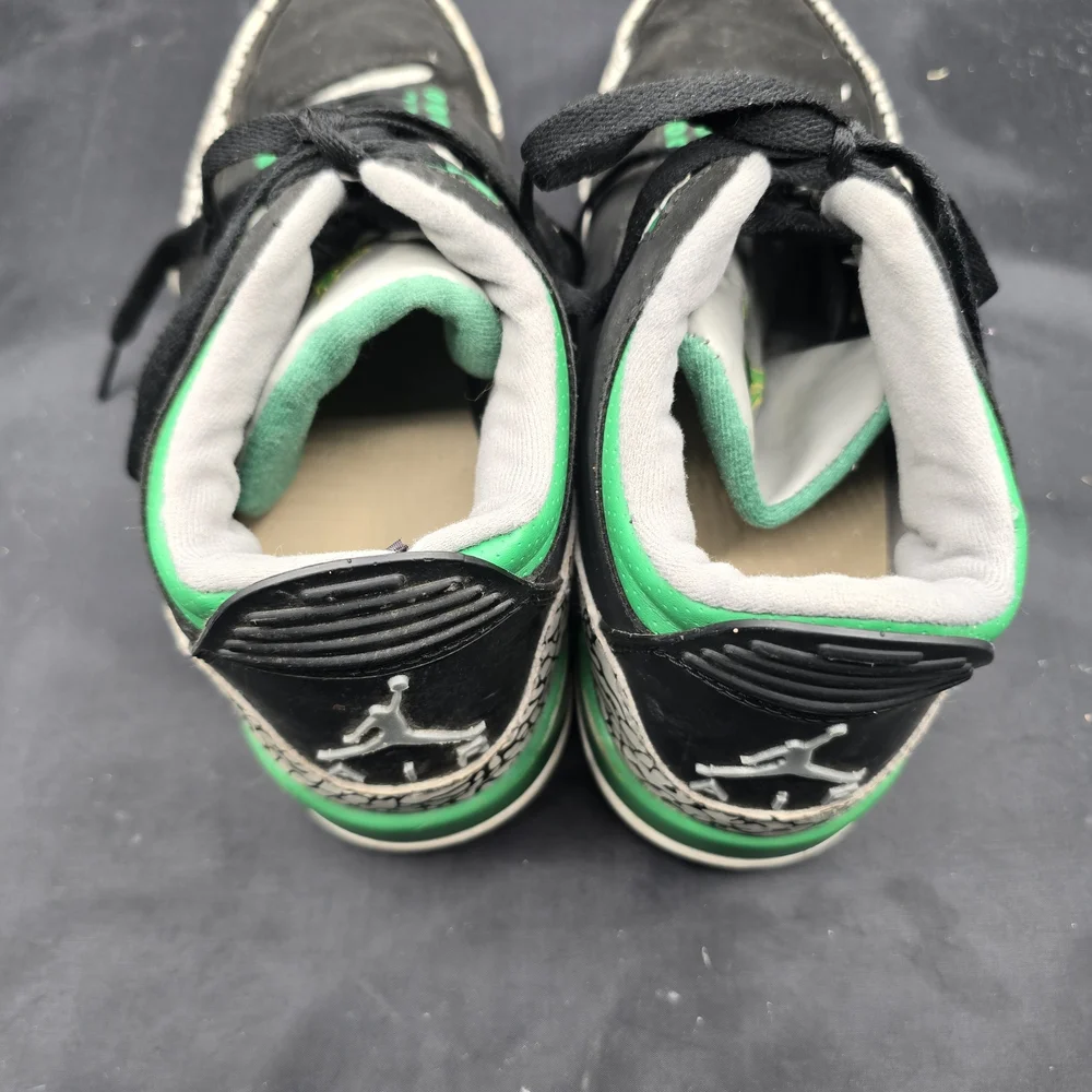 Nike Black and Green Athletic‎ Shoes